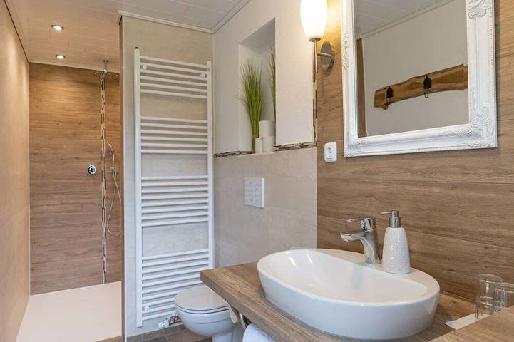 Ganze Wohnung, Ferienwohnung Reserl bis 2 Personen, Balkon, 50 qm in Wonneberg, Rupertiwinkel