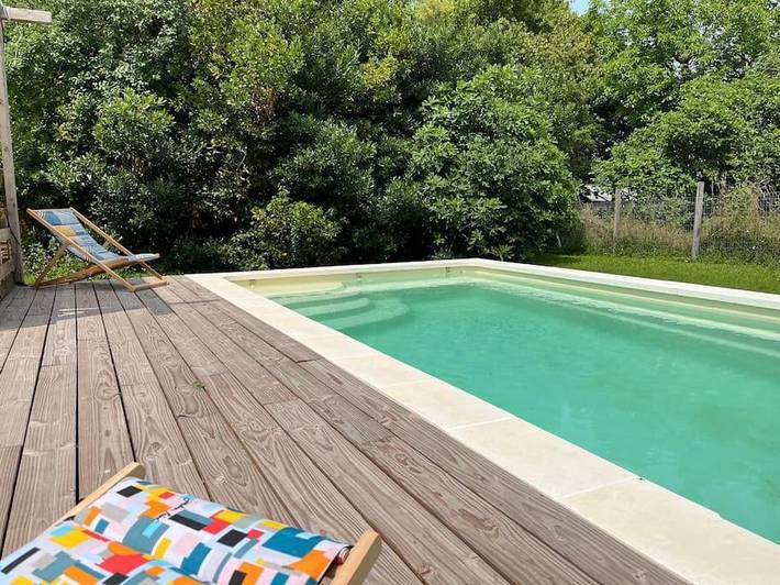 Location de vacances pour 6 personnes, avec Terrasse ainsi que Jardin et Piscine à Saint-Victor