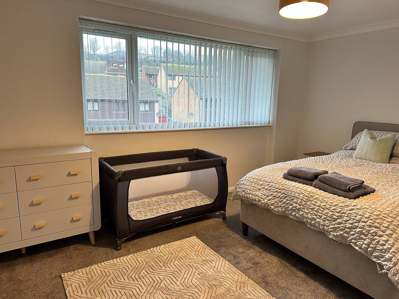 Entire apartment, Willow House Sleeps 4 Family Travel Seaside Stay in Sandgate, Kent
