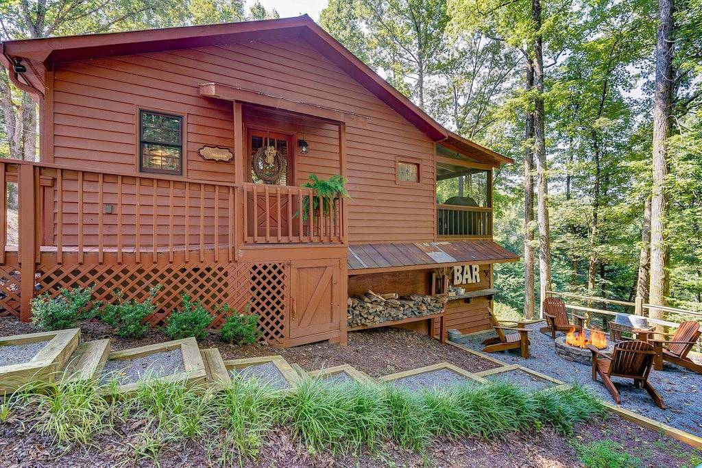 Luxury Retreat Overlooking the 11th Tee at Whitepath Golf Course in Ellijay in Cherry Log, Chattahoochee National Forest
