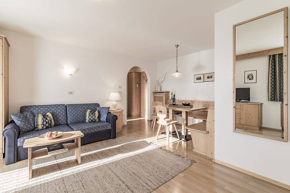 Ganze Wohnung, App. Lena - Haus Erlenbach in Schenna bei Meran in Schenna, Passeiertal