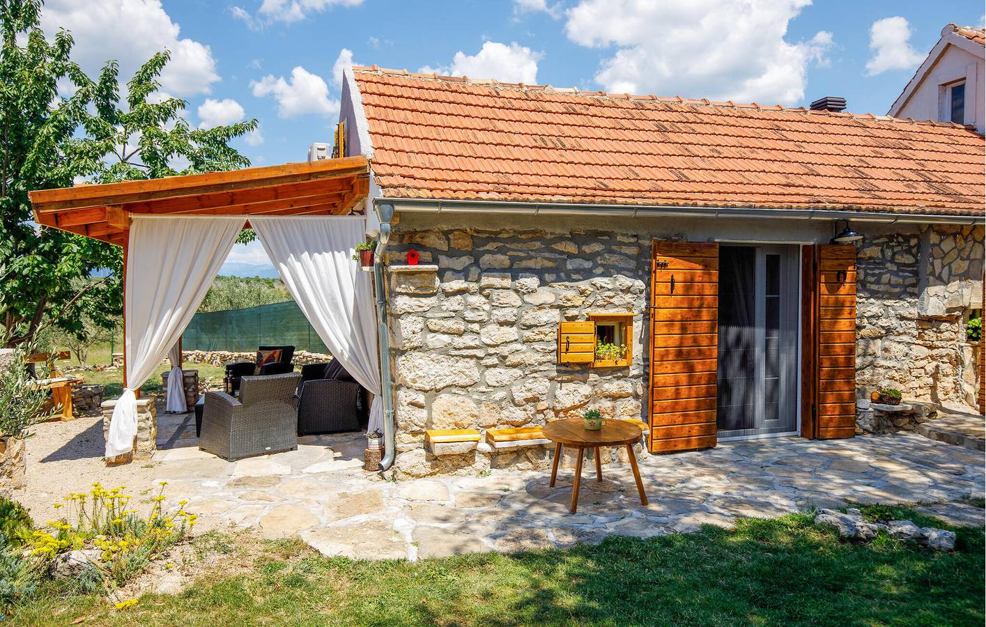 Ferienhaus für 3 Personen mit Pool in Dalmatinisches Zagora