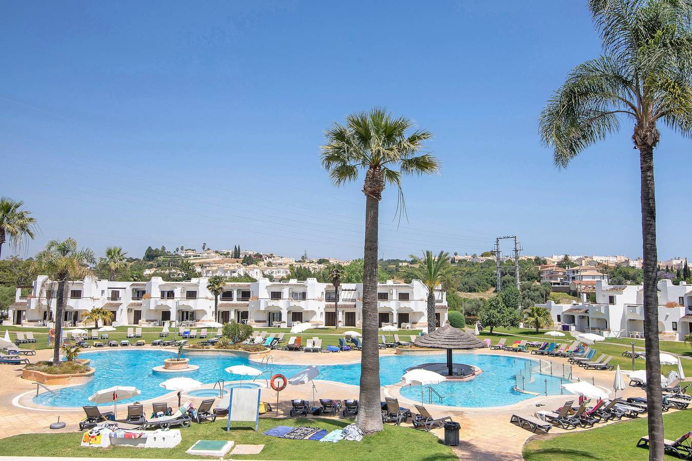 Villa Rose Albufeira – Villa de luxe avec jardin, piscines et navette proche des plages in Albufeira, District de Faro