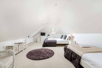 Glamping for 11 People in Fordingbridge, New Forest National Park, Photo 4