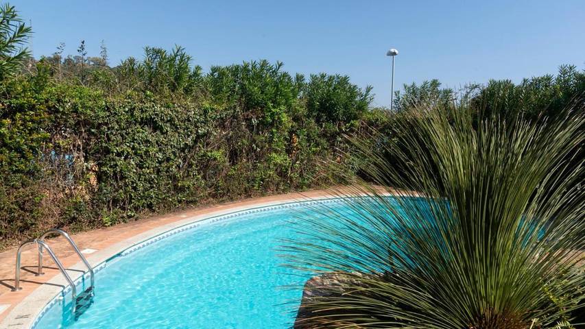 Ferienwohnung für 3 Personen, mit Terrasse und Pool sowie Ausblick