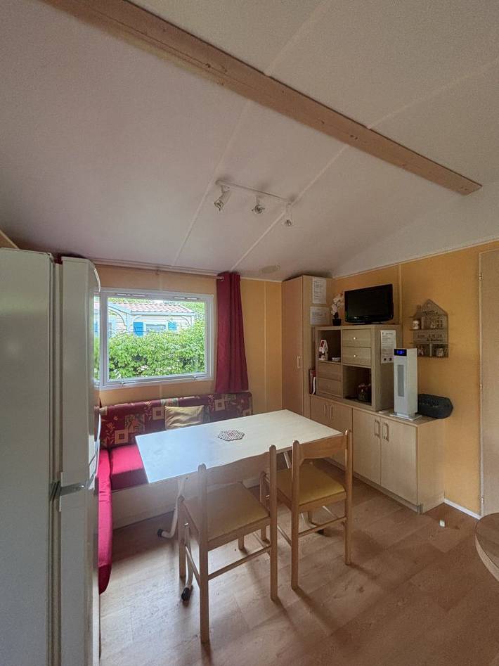 Camping pour 6 personnes, avec terrasse et piscine, animaux acceptés en Auvergne - 4