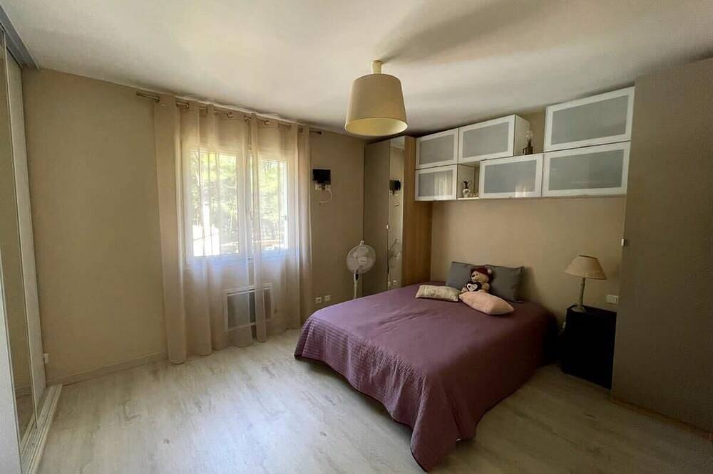 Villa des Pins, beautiful family home, near Aix en Provence, 8 people in Lambesc, Region de Aix-en-Provence