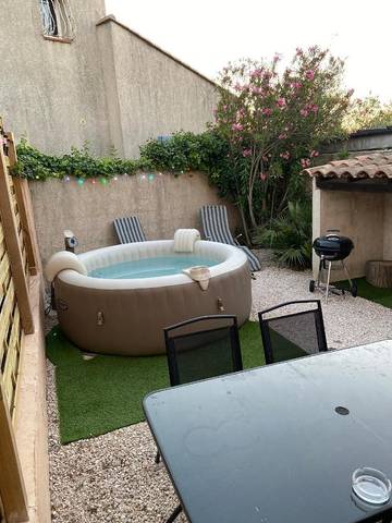 Location de vacances pour 4 personnes, avec jacuzzi ainsi que jardin et terrasse à Saint-Victoret