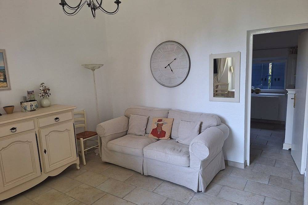 Entire apartment, A little cocoon in the Alpilles near Saint-Rémy-de-Provence. in Graveson, Arles region