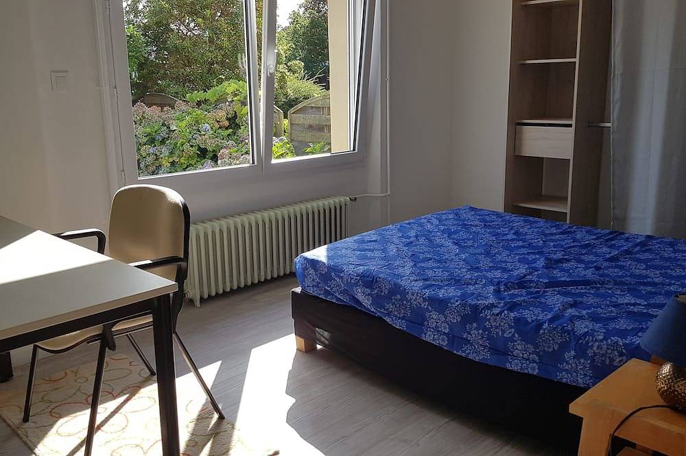 House at the entrance to the town, close to the beach road in Quimper, Quimper region