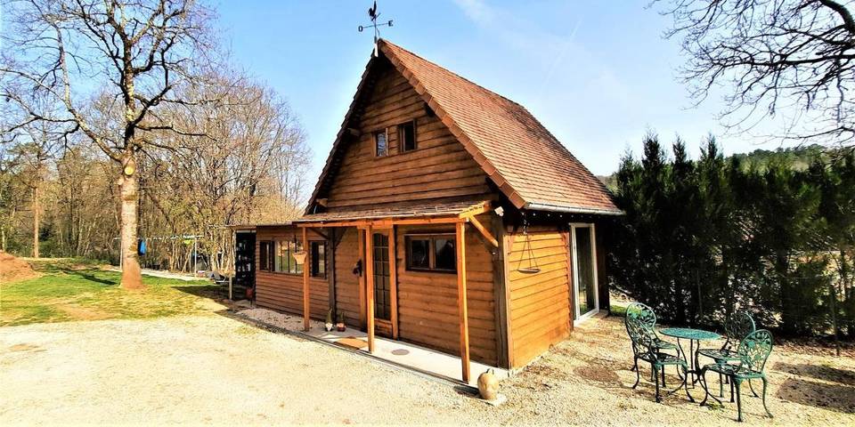 Location de vacances pour 3 personnes, avec Terrasse ainsi que Jardin et Vue à Sarliac-sur-l'Isle