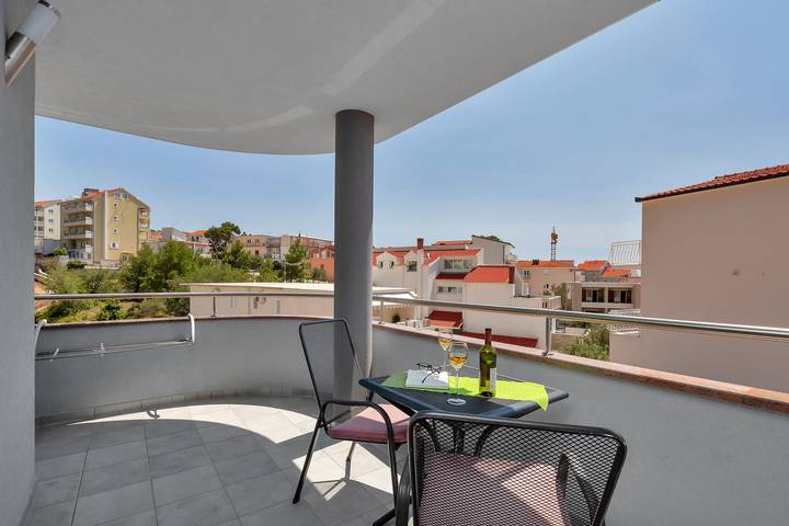 Ferienwohnung für 2 Personen, mit Balkon/Terrasse in Baska Voda