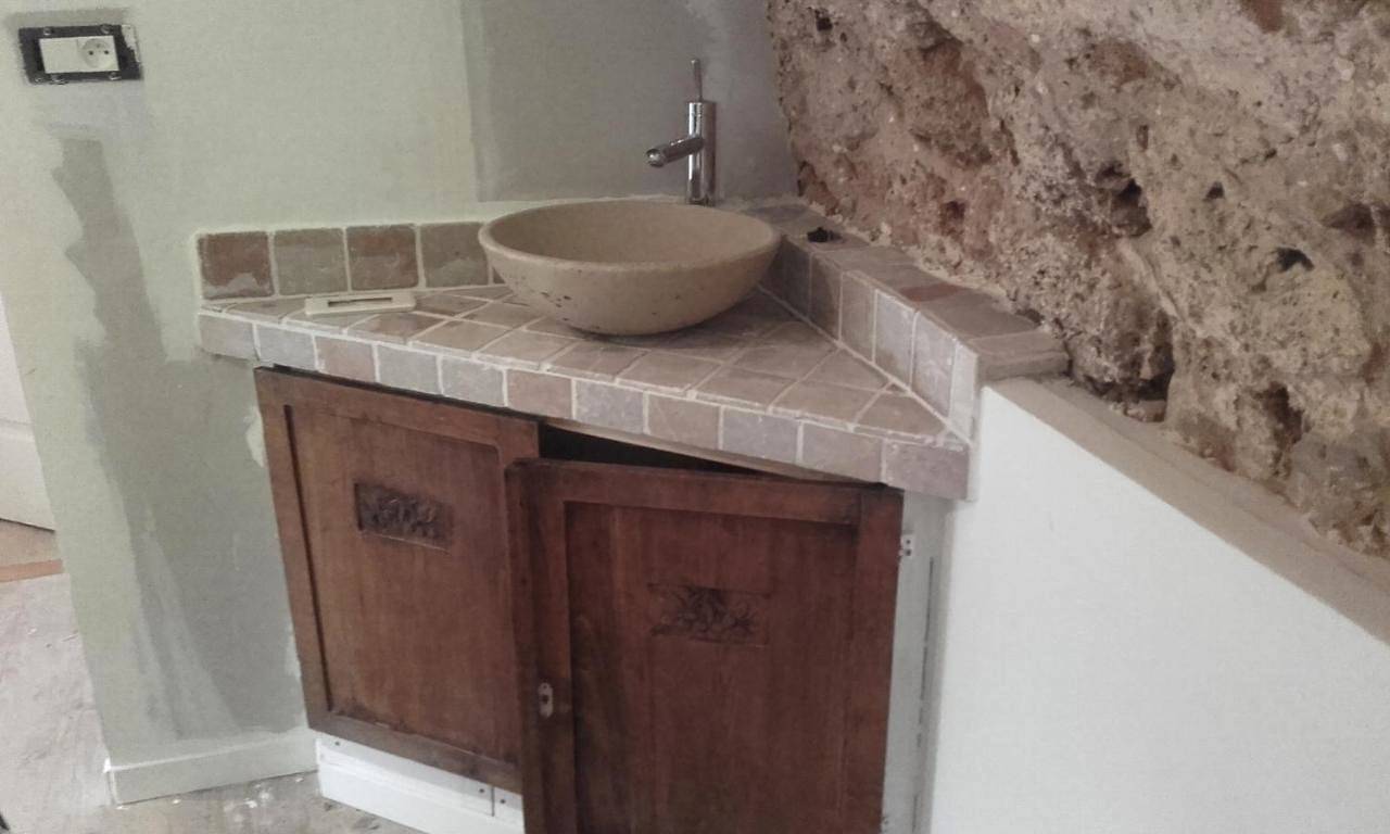 Appartement entier, La Bastide du Capelier - Gîte pour 4 personnes avec baignoire balnéothérapie in Salernes, Région de Draguignan