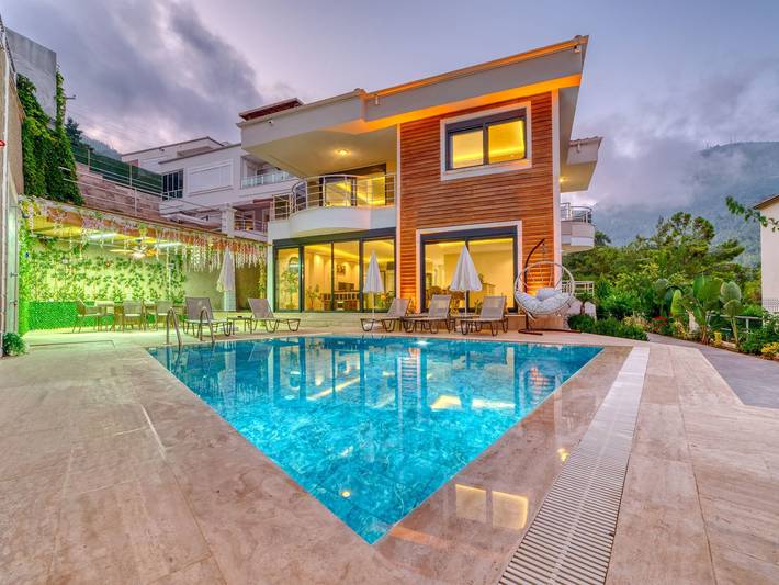 Casa de vacaciones para 8 personas, con jardín y piscina además de vistas al lago y vistas - 1