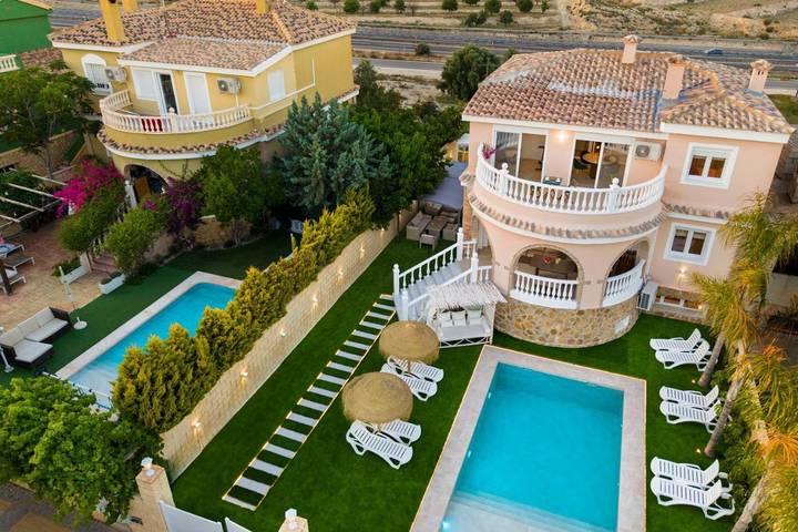 Location de vacances pour 20 personnes, avec piscine ainsi que vue et terrasse, animaux acceptés à Monforte del Cid - 2