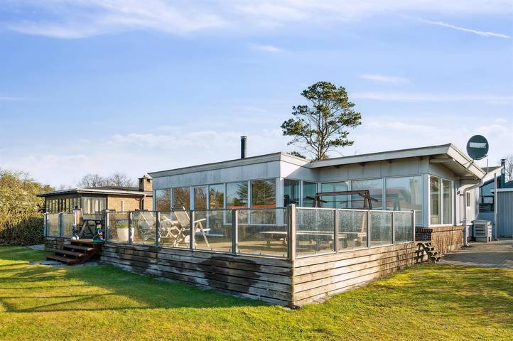 Pet friendly home in Knebel with house sea view in Skødshoved, Knebel