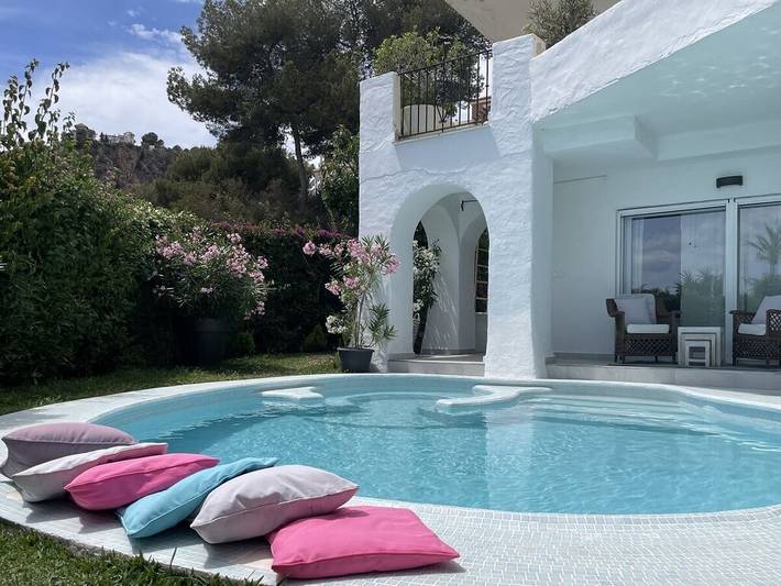 Ferienhaus für 4 Personen, mit Pool und Whirlpool sowie Garten
