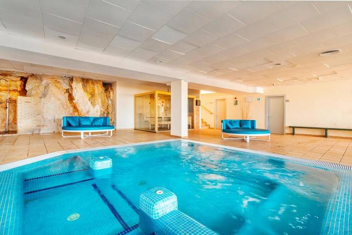 Hotel für 3 Personen, mit Balkon und Whirlpool sowie Terrasse und Garten in Son Moll - 4