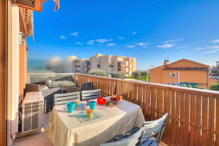 Gîte pour 2 personnes, avec Vue sur l’océan ainsi que Terrasse et Piscine à Nice - 2