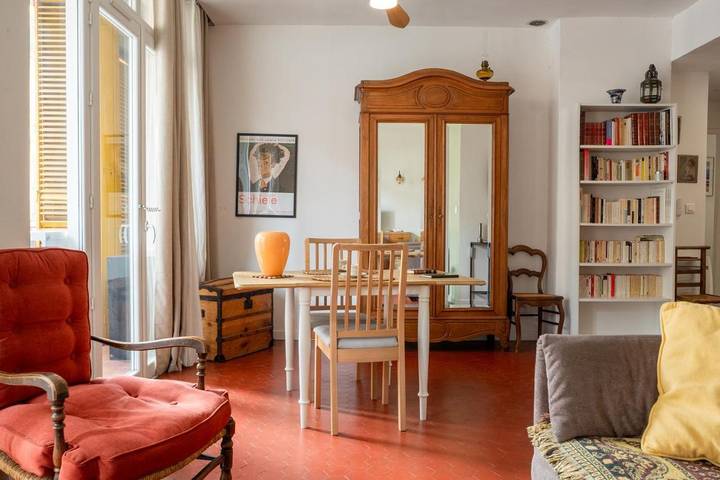 Gîte pour 4 personnes, avec terrasse dans Port De Toulon - 2