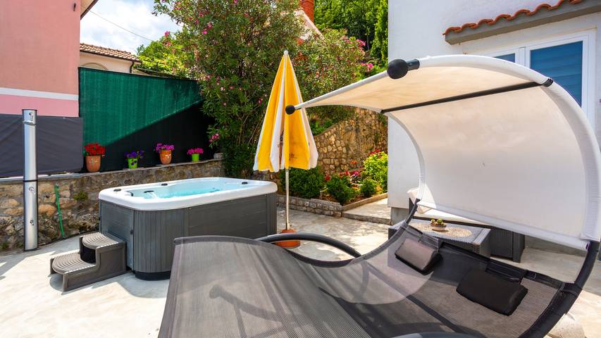 Ferienwohnung für 4 Personen, mit Balkon und Terrasse sowie Garten in Kvarner Bucht - 2