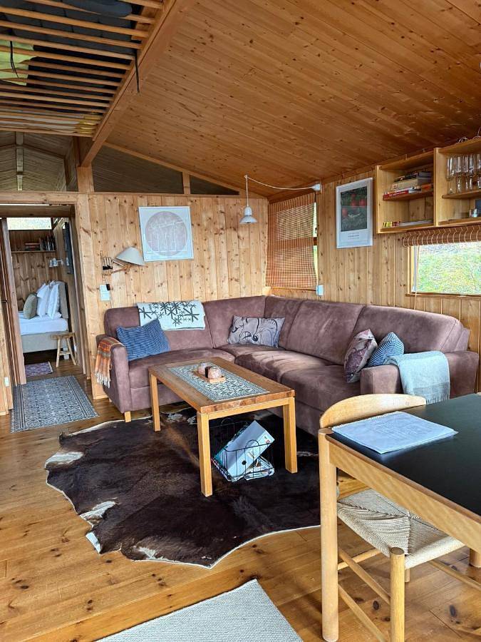 Lovely Cabin in the Capital Area with hot tube in Hafnarfjörður, Iceland