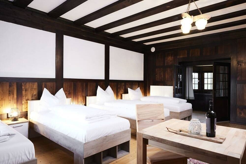 Mehrbettzimmer in der Historischen Gentilburg für bis zu 11 Personen in Aschaffenburg, Mainviereck