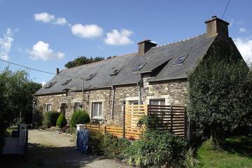 Gîte pour 2 personnes, avec terrasse à Merléac