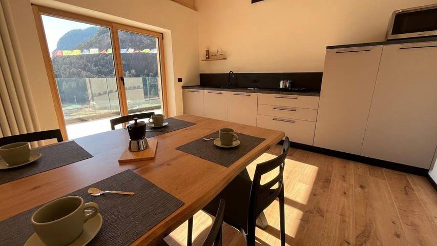 Ferienwohnung für 5 Personen, mit Seeblick und Terrasse sowie Ausblick und Garten in Molveno - 4
