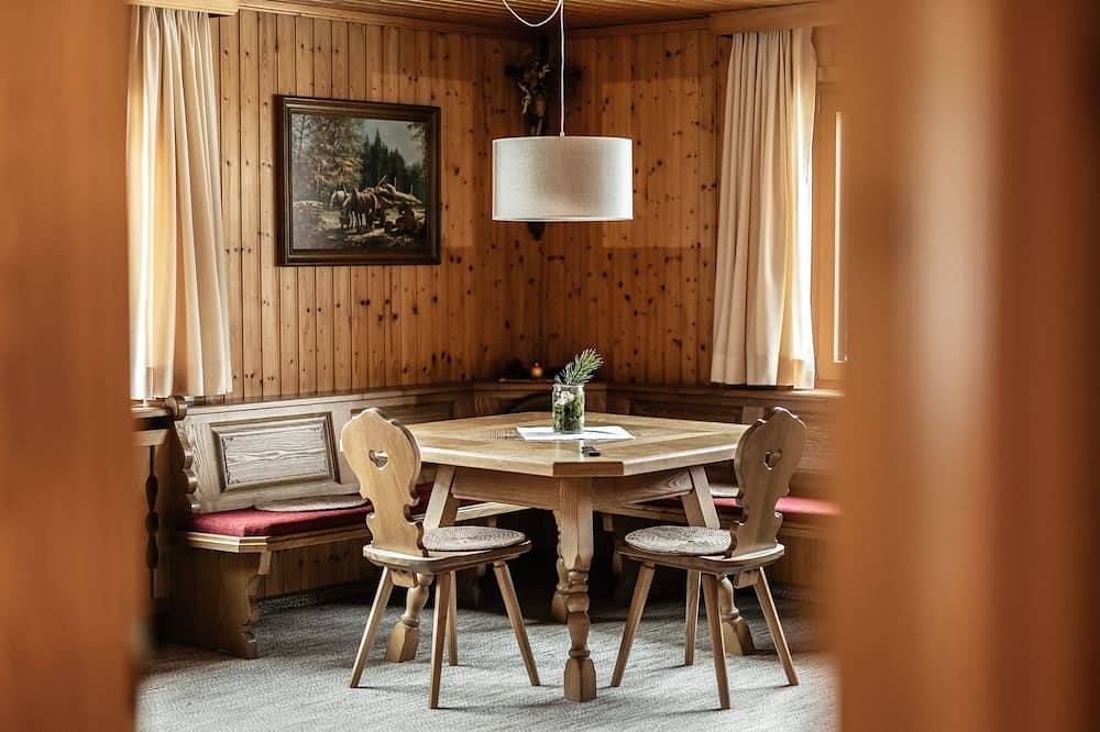 Ferienhaus Alpenflora - Appartement Alpenflora in Mellau, Bregenzerwoud
