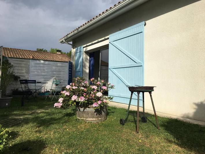 Location de vacances pour 2 personnes, avec Terrasse ainsi que Jardin et Vue à Bedenac