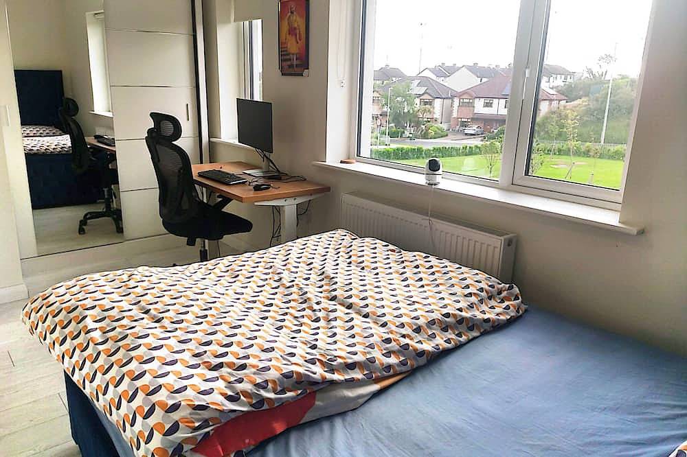 Geräumiges Doppelzimmer mit eigenem Bad, Garten und Parkplatz — verfügbar bis 31 in County Wicklow