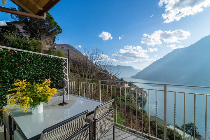 Gîte pour 4 personnes, avec vue sur le lac ainsi que balcon et vue, animaux acceptés dans Nesso