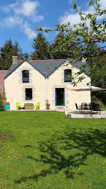 Location de vacances pour 5 personnes, avec vue et jardin à Rosporden