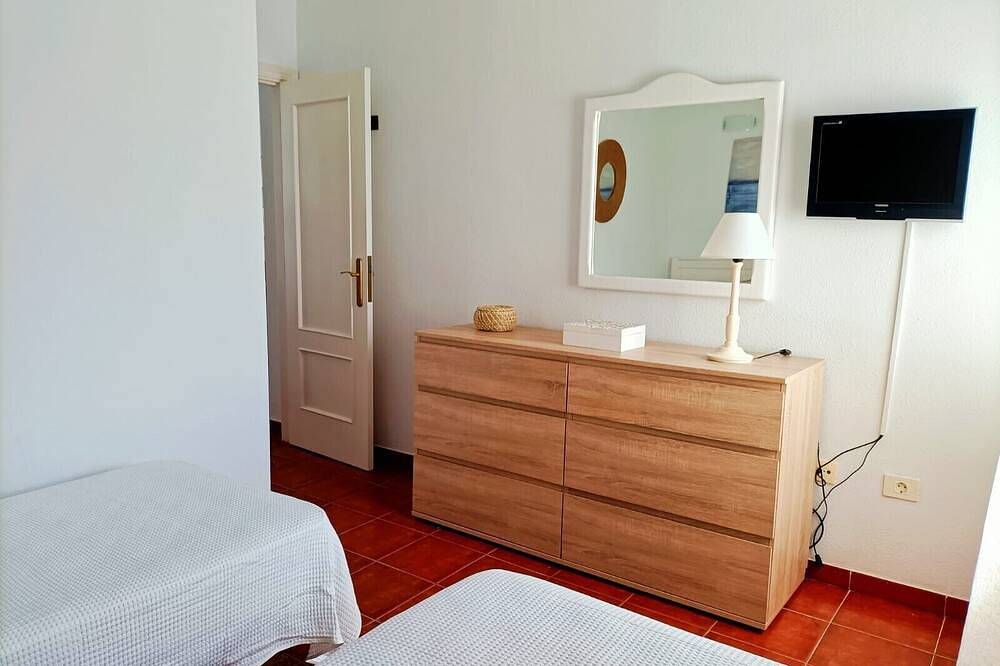 Holiday Home 'Casa Perla' with Shared Pool, Private Terrace and Wi-Fi in Playa de Santiago, San Sebastián de la Gomera