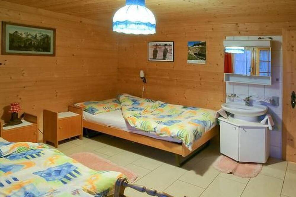 Ganze Wohnung, Charmante Ferienwohnung Murmeli in Aeschi bei Spiez, Thunersee