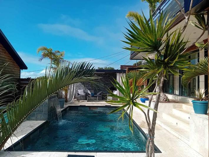 Chalet pour 6 personnes, avec balcon et jardin ainsi que piscine et jacuzzi - 1