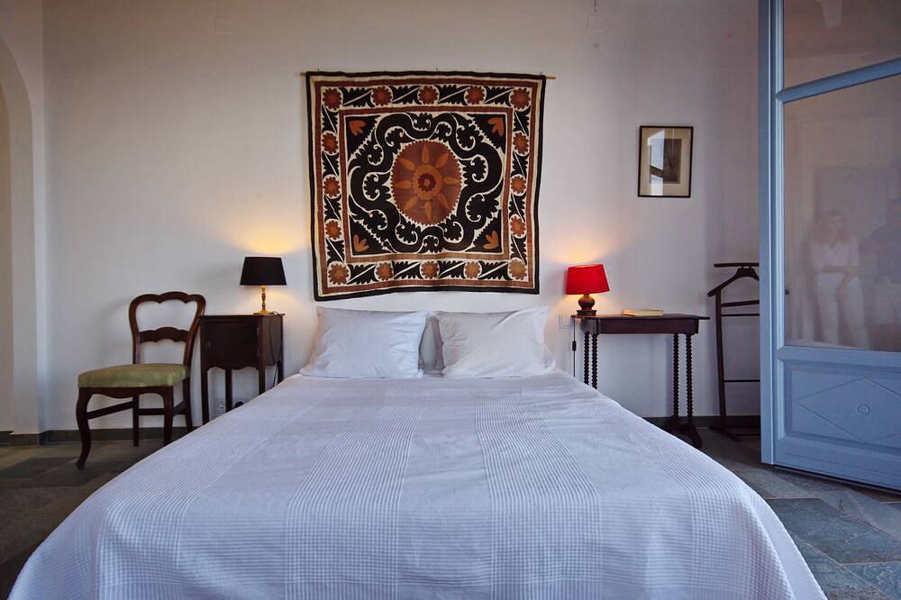 Villa Fondana:  no neighbours; private access to sea;  180 degree views in Alonissos