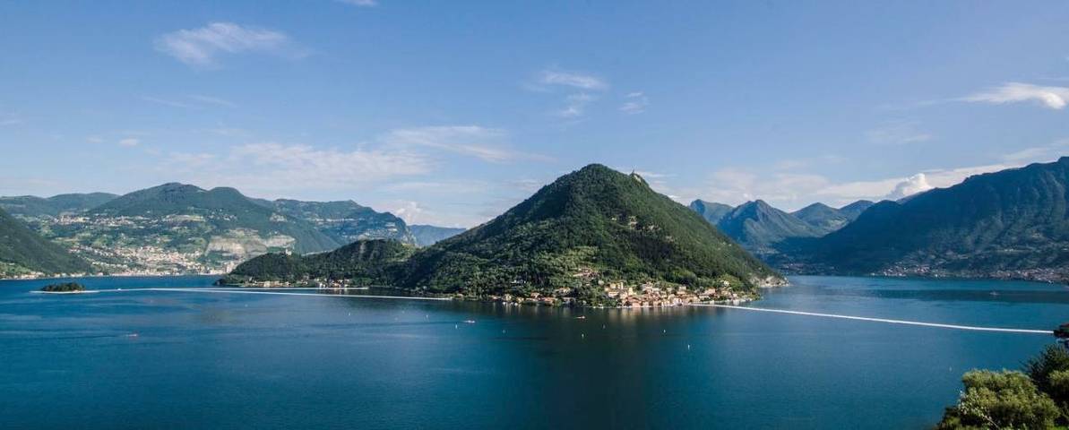 Hôtel pour 3 personnes, avec terrasse ainsi que piscine et vue sur le lac à Sulzano
