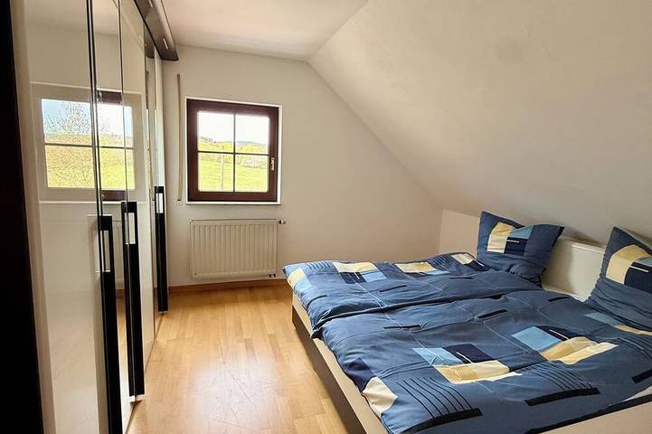 Ganze Wohnung, Lichtdurchflutetes Apartment mit Weitblick & Ruhe in Rudolstadt, Saaleland