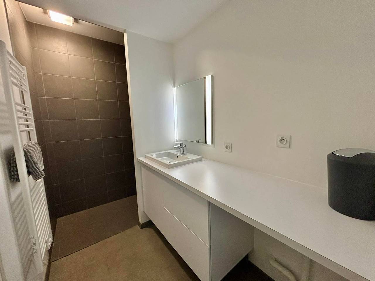 Appartement entier, Appartement en bord de mer, 2 chambres, piscine, parking, animaux admis in La Tranche-sur-Mer, Vendée