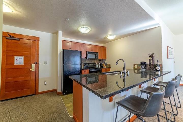 Vacation rental for 6 people, with hot tub and pool as well as balcony in Mammoth Mountain