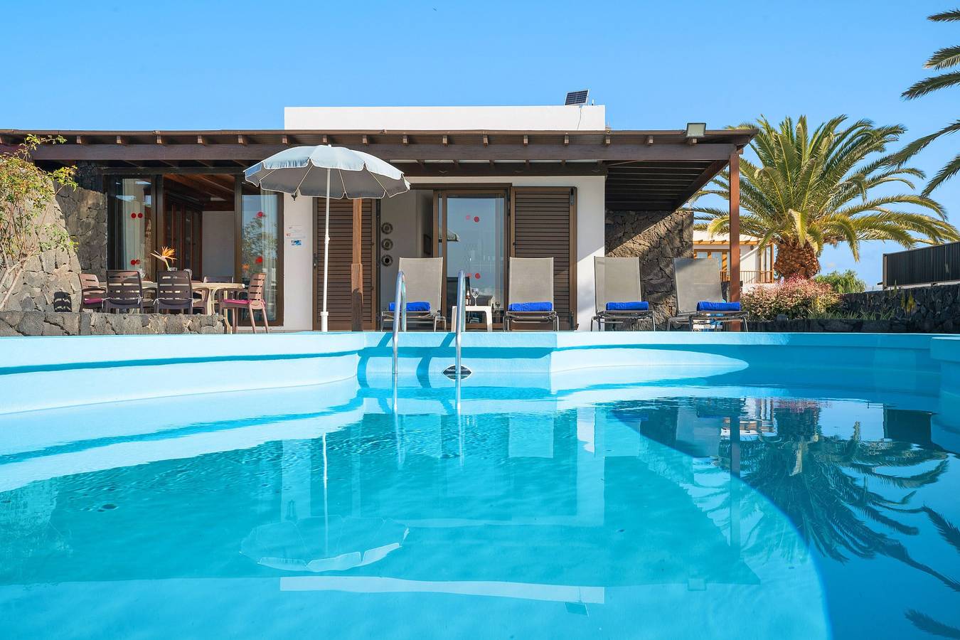 Casa de vacaciones "Villa Fernando" con vistas al mar, piscina privada y Wi-Fi in Playa Blanca, Yaiza