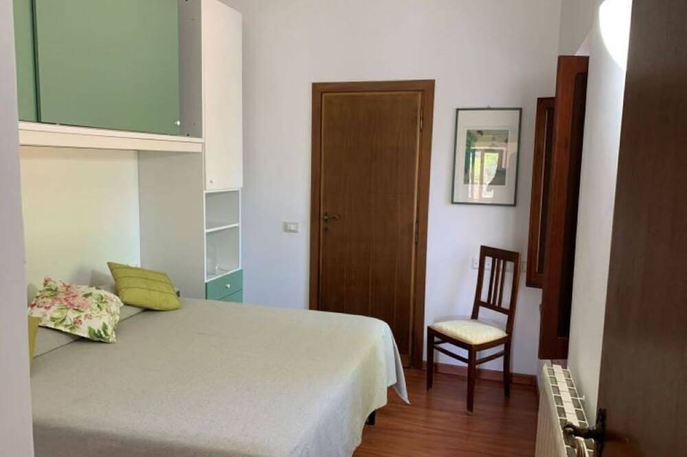 Entire apartment, Villa Garden am See in Bracciano, Lake Bracciano