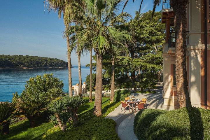 Villa pour 16 personnes, avec Vue sur l’océan et Jacuzzi ainsi que Terrasse et Jardin à Mali Losinj