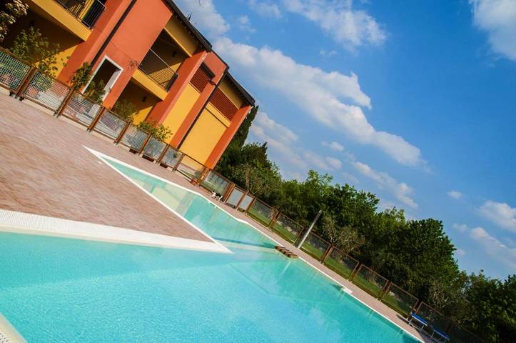 Appartamento per 4 persone, con Terrazza e Giardino nonché Piscina a Ponti sul Mincio