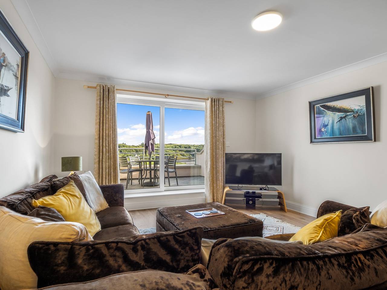 Ganze Wohnung, 4 Harbour Heights Panoramic Bay Views in Clifden, Connemara