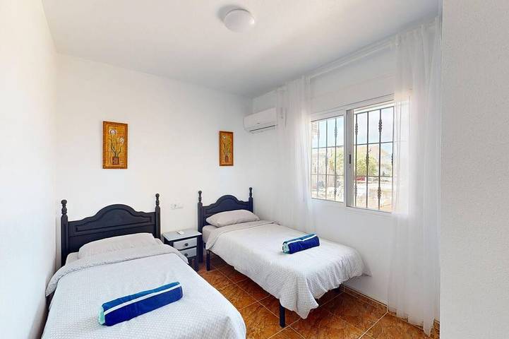 Gîte pour 6 personnes, avec terrasse et jardin dans Los Nietos - 4