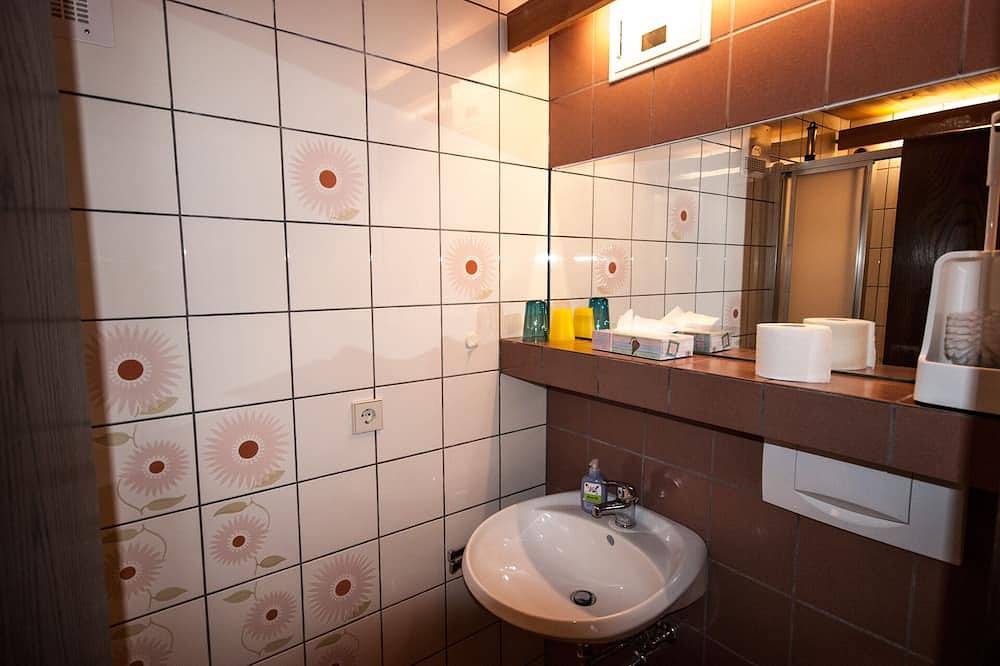 Ganze Wohnung, Großzügige  Ferienwohnung in ruhiger Alleinlage, großer Balkon und Garten in Isny im Allgäu, Region Bodensee-Oberschwaben
