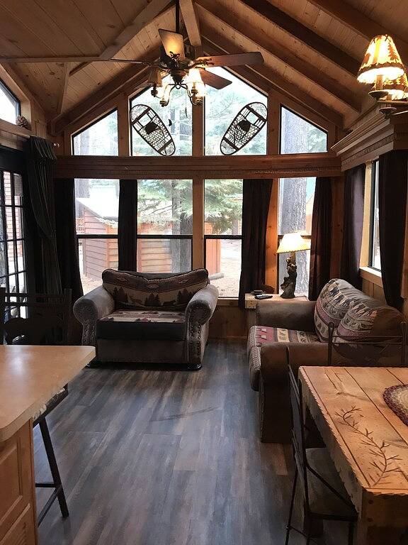 Gemütliche haustierfreundliche Tahoe-Kabine in Tahoe Valley, South Lake Tahoe